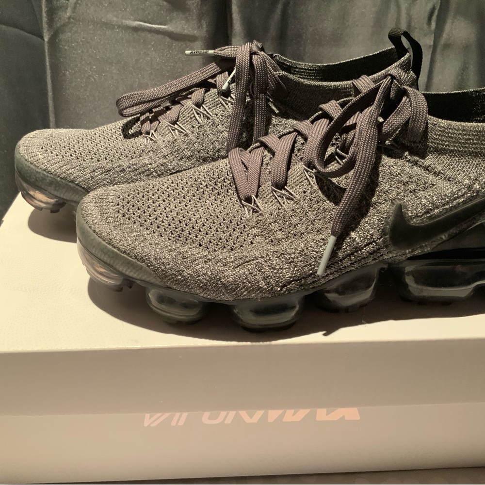 Nike Air VaporMax Flyknit 2 Size 9 Women’s.  Like New, with Box